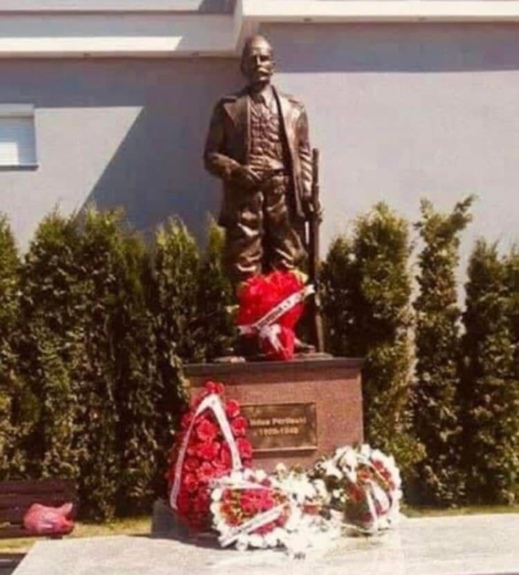 Ndue-Perlleshi-Monumenti5