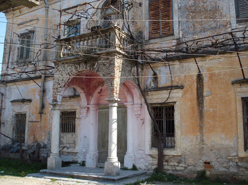 Shtepia-Abat-Prend-Doci