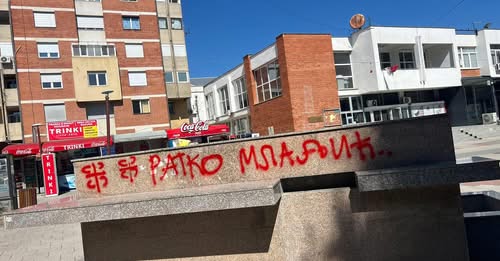 2.Përmes grafiteve me emrin e Ratko Mlladiqit në Bujanoc, paraqitet urrejtje, provokim dhe kërcnim ndaj shqiptarëve__