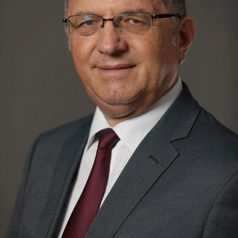 Flet Zef Preçi, një prej ekspertëve më në zë të ekonomisë në Shqipëri