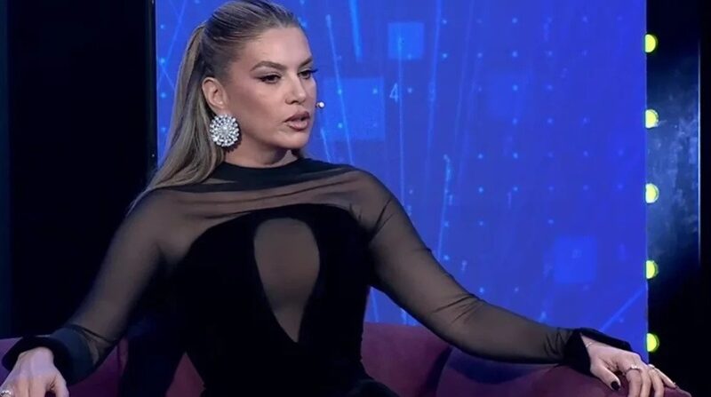 NJË OPIONIONISTE, SI LEONORA JAKUPI