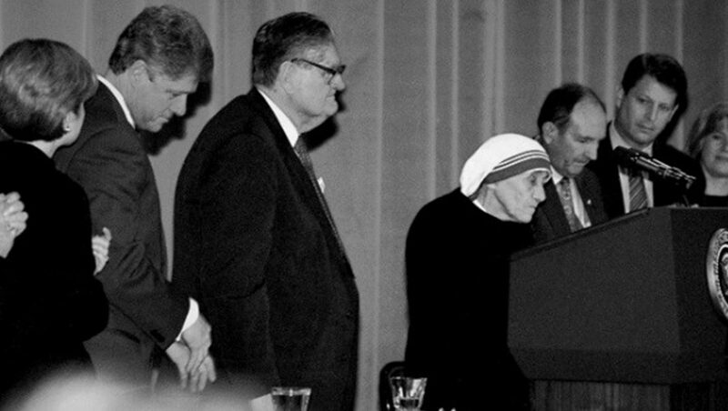 KUR POLITIKANËT E SHQIPËRISË DHE TË KOSOVËS “PUSHTOJNË” WASHINGTONIN PËR – “Lutje”, kamera, turizëm politik dhe dështime politike të importuara