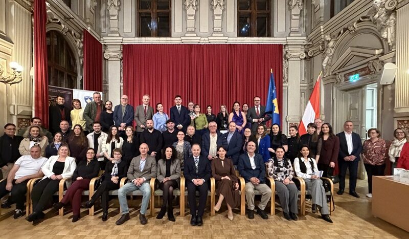 Poezia shqipe ‘‘pushton’’ Vjenën