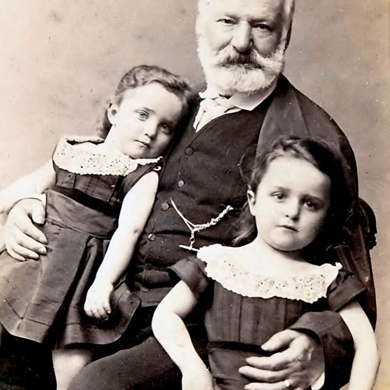 Victor Hugo me nipin dhe mbesën e tij, një gjigand i mendimit, i përulur para dashurisë