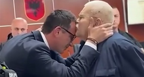 Roberti jonë si thelb i ksaj shoqërie!