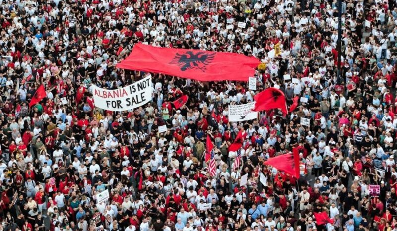 Protesta-Tirane