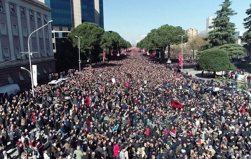 PROTESTA VULOS FUNDIN E TRANZICIONIT