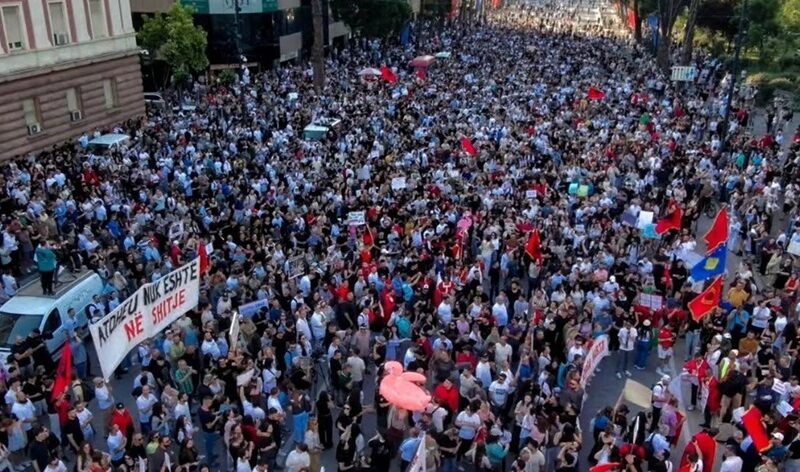 Protesta-Tirane