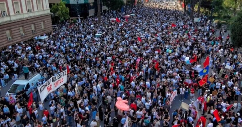 Protesta-Tirane