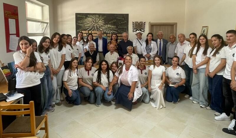 BUJAR SKËNDO VJEN NË VLORË ME TRILOGJINË ROMANORE TË LETËRSISË PSIKOLOGJIKE DHE EKZISTENCIALE