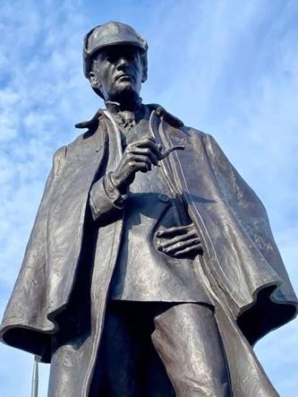 Sherlock Holmes, miti që nuk i takon vetëm penës që e krijoi, por edhe imagjinatës kolektive që u magjeps