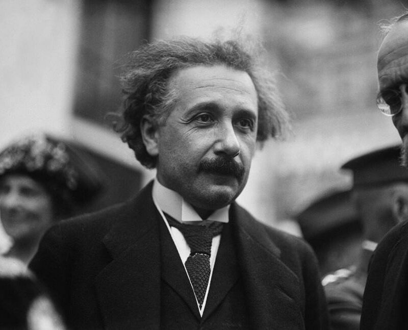 Përtej gjeniut të vetmuar – Si mësoi Einstein-i të mendonte ndryshe