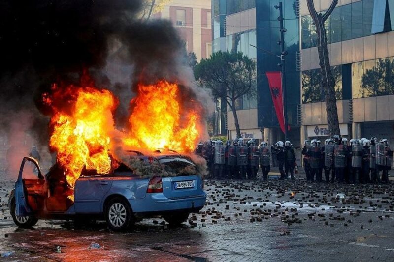 Protesta-Tirane1